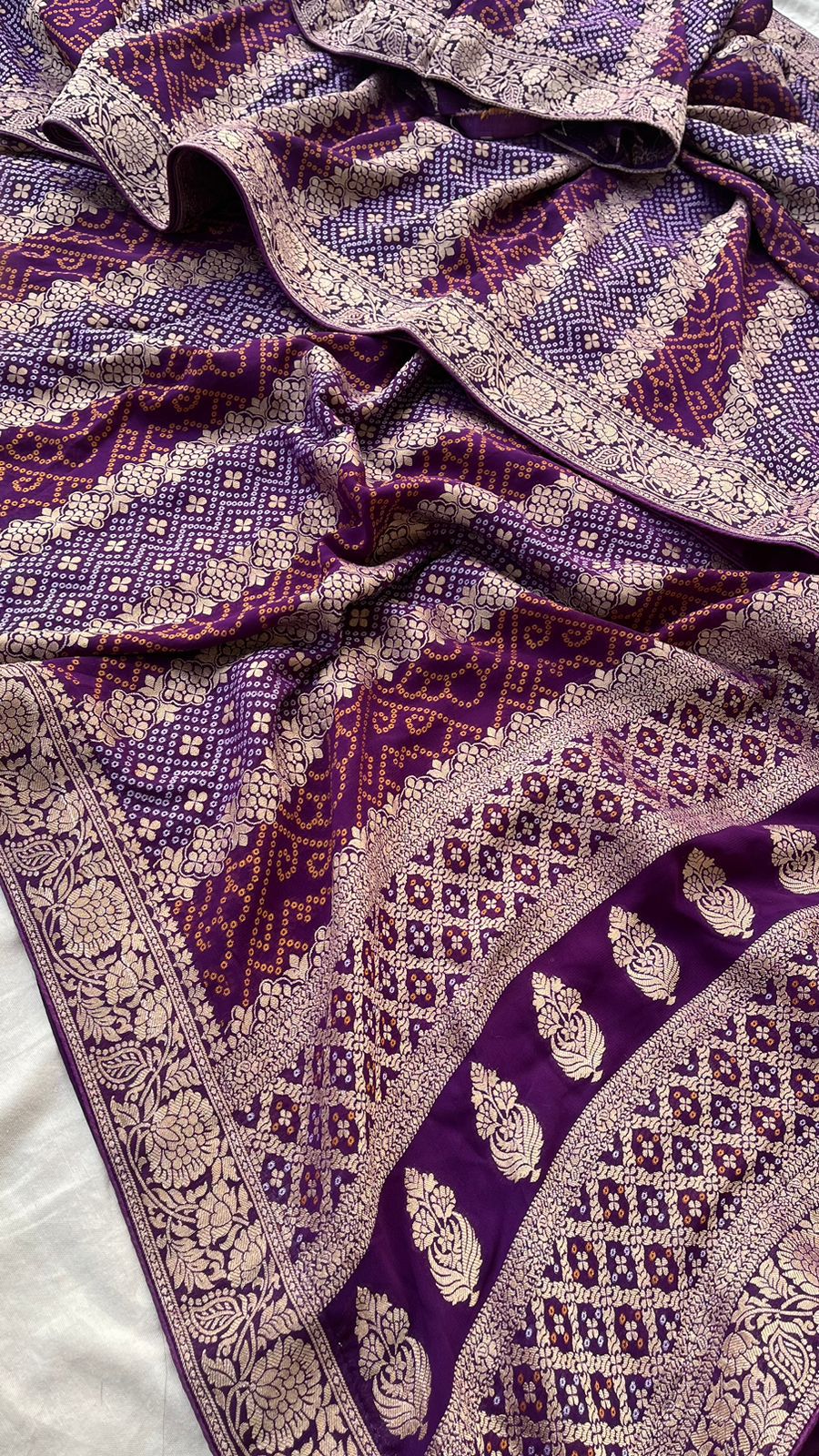 Khaddi Georgette Bandhani Saree with Intricate Borders |